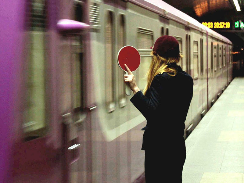 Metroda düyməni basanlar cərimələnəcək – AÇIQLAMA