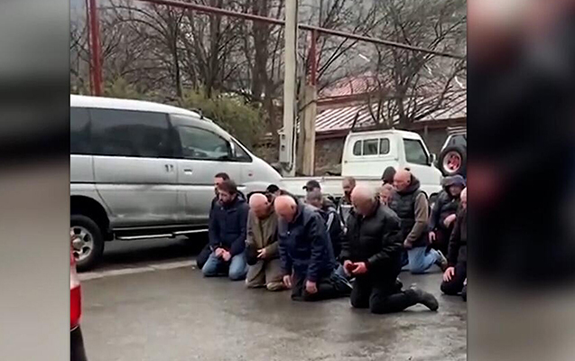 Qətlə görə diz çöküb üzr istədilər – Gürcüstanda gündəm olan video