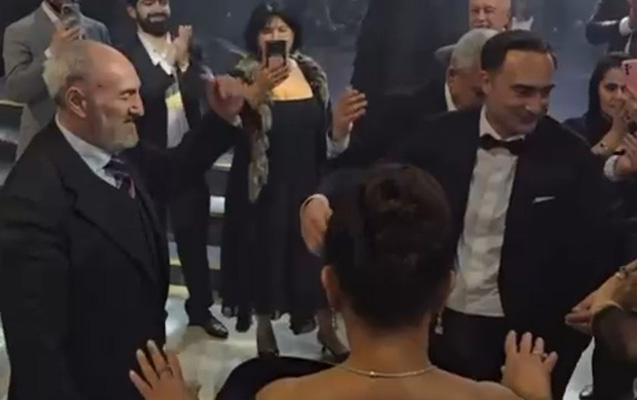 Akif İslamzadə oğlunun toyunda elə rəqs etdi ki... - Video