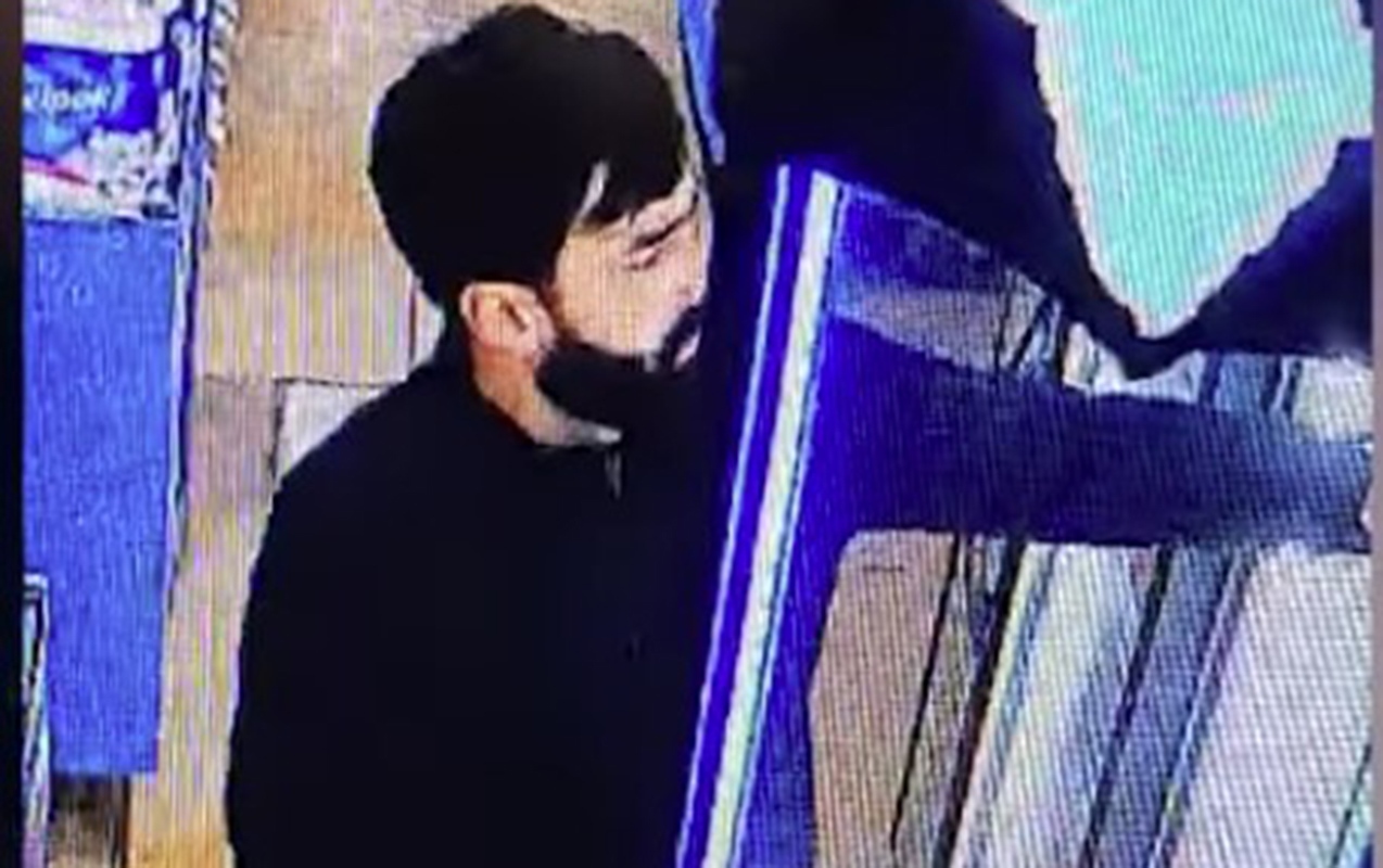 Oğurluq edib kameranı sındıranlar digər kameraya düşdü – Video