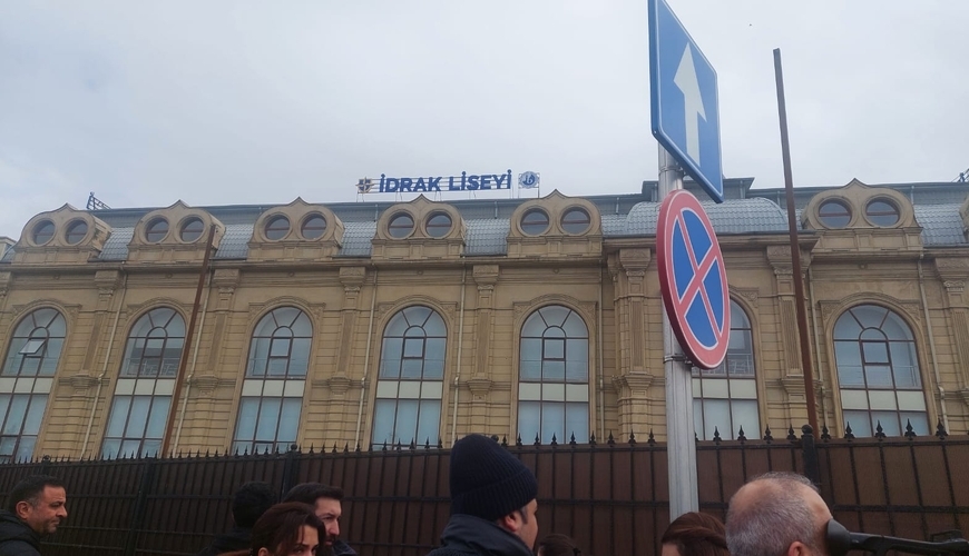 Müəllimin güllələndiyi lisey valideynlərə müraciət etdi – FOTO