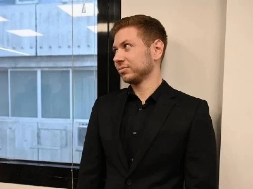 Netanyahunun oğlu atasına HÜCUM ETDİ